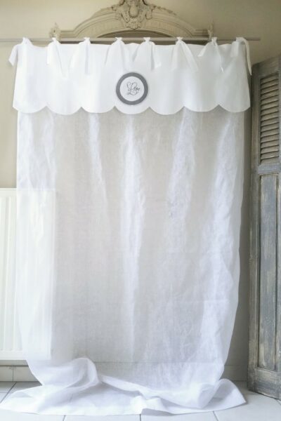 Rideau shabby chic romantique à volant en lin et coton blanc